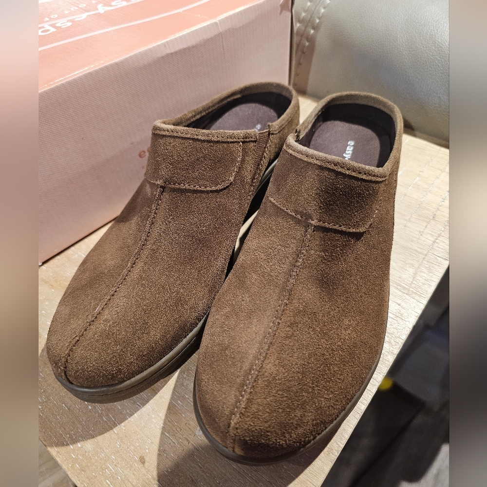 Easy spirit "shana" clog in medium brown. Size 8. Worn one time.
